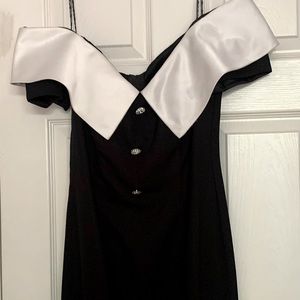 🎉Host Pick🎉Vintage Black & White Dress 🤍🖤